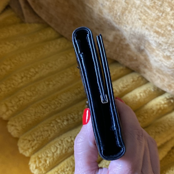 Beautiful leather Guess wallet - Picture 4 of 5